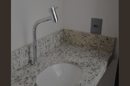 Casa de condomínio à venda com 221m², 3 quartos e 2 vagasBanheiro de serviço