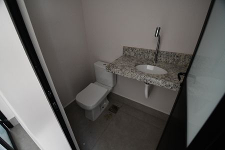 Casa de condomínio à venda com 221m², 3 quartos e 2 vagasBanheiro de serviço