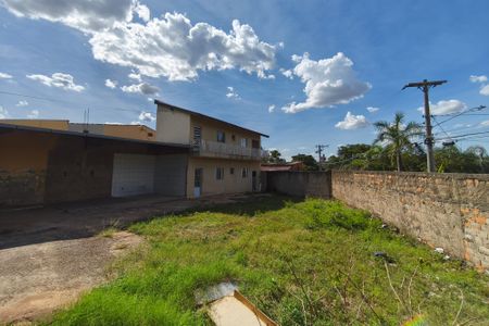 Casa à venda com 363m², 2 quartos e 4 vagasQuintal