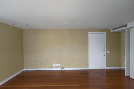 Apartamento à venda com 81m², 2 quartos e 2 vagas Apartamento à venda com 81m², 2 quartos e 2 vagasSala