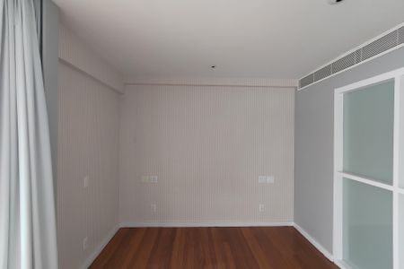 Apartamento à venda com 81m², 2 quartos e 2 vagas Apartamento à venda com 81m², 2 quartos e 2 vagasSuíte