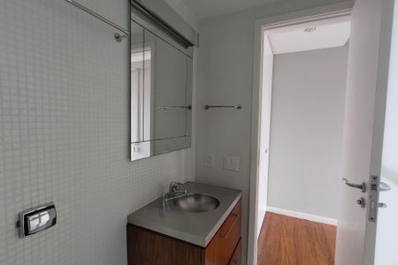Apartamento à venda com 81m², 2 quartos e 2 vagas Apartamento à venda com 81m², 2 quartos e 2 vagasBanheiro da Suíte