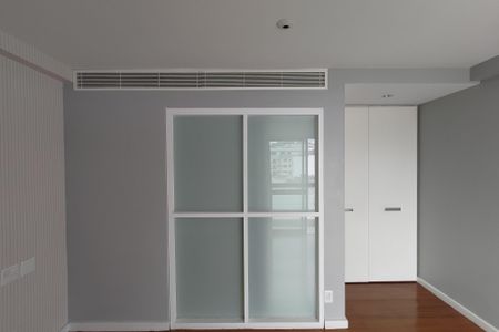 Apartamento à venda com 81m², 2 quartos e 2 vagas Apartamento à venda com 81m², 2 quartos e 2 vagasSuíte