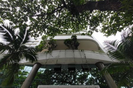 Apartamento à venda com 81m², 2 quartos e 2 vagas Apartamento à venda com 81m², 2 quartos e 2 vagasFachada e portaria