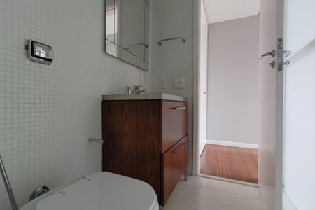 Apartamento à venda com 81m², 2 quartos e 2 vagas Apartamento à venda com 81m², 2 quartos e 2 vagasBanheiro da Suíte