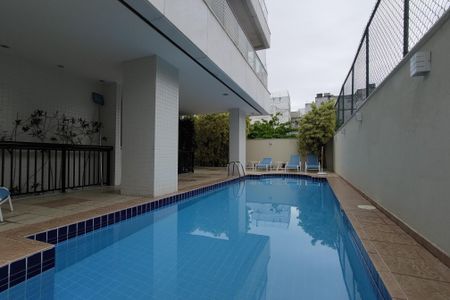 Apartamento à venda com 81m², 2 quartos e 2 vagas Apartamento à venda com 81m², 2 quartos e 2 vagasÁrea comum - Piscina