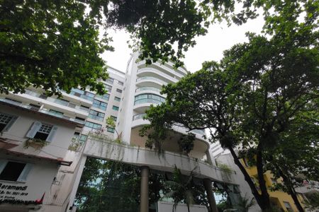 Apartamento à venda com 81m², 2 quartos e 2 vagas Apartamento à venda com 81m², 2 quartos e 2 vagasFachada e portaria