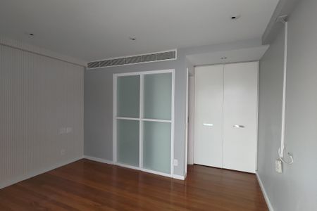 Apartamento à venda com 81m², 2 quartos e 2 vagas Apartamento à venda com 81m², 2 quartos e 2 vagasSuíte