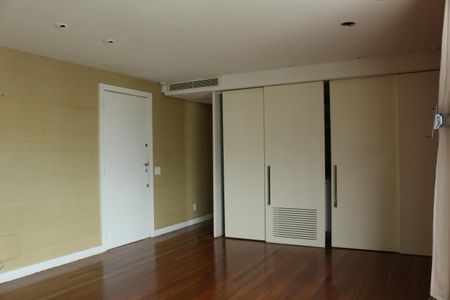 Apartamento à venda com 81m², 2 quartos e 2 vagasSala