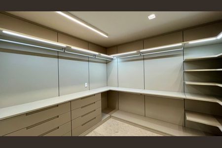 Apartamento à venda com 351m², 4 quartos e 5 vagas Apartamento à venda com 351m², 4 quartos e 5 vagasCloset
