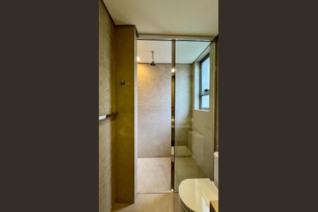 Apartamento à venda com 351m², 4 quartos e 5 vagas Apartamento à venda com 351m², 4 quartos e 5 vagasbanho