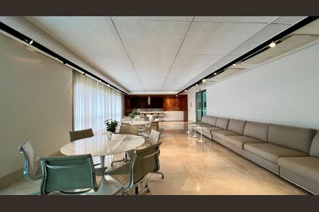 Apartamento à venda com 351m², 4 quartos e 5 vagas Apartamento à venda com 351m², 4 quartos e 5 vagasÁrea comum - Salão de festas