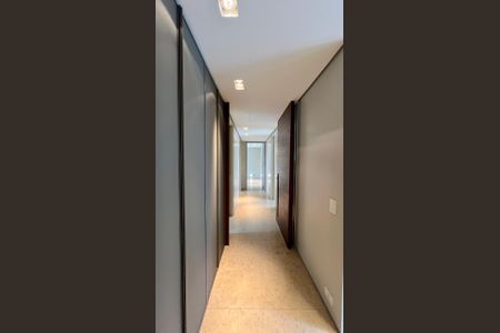 Apartamento à venda com 351m², 4 quartos e 5 vagas Apartamento à venda com 351m², 4 quartos e 5 vagasbanho