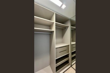 Apartamento à venda com 351m², 4 quartos e 5 vagas Apartamento à venda com 351m², 4 quartos e 5 vagasCloset