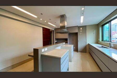 Apartamento à venda com 351m², 4 quartos e 5 vagas Apartamento à venda com 351m², 4 quartos e 5 vagascozinha