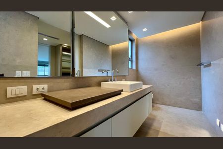 Apartamento à venda com 351m², 4 quartos e 5 vagas Apartamento à venda com 351m², 4 quartos e 5 vagasbanho