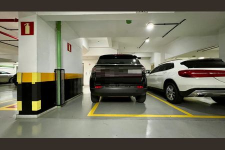 Apartamento à venda com 351m², 4 quartos e 5 vagas Apartamento à venda com 351m², 4 quartos e 5 vagasGaragem