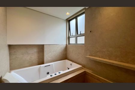 Apartamento à venda com 351m², 4 quartos e 5 vagas Apartamento à venda com 351m², 4 quartos e 5 vagasbanho