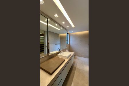 Apartamento à venda com 351m², 4 quartos e 5 vagas Apartamento à venda com 351m², 4 quartos e 5 vagasbanho