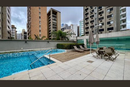 Apartamento à venda com 351m², 4 quartos e 5 vagas Apartamento à venda com 351m², 4 quartos e 5 vagasÁrea comum - Piscina