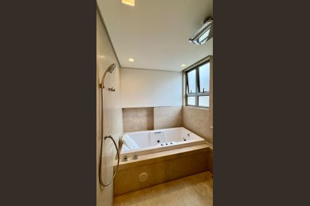 Apartamento à venda com 351m², 4 quartos e 5 vagas Apartamento à venda com 351m², 4 quartos e 5 vagasbanho