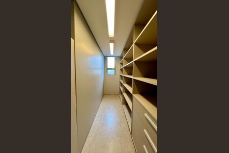 Apartamento à venda com 351m², 4 quartos e 5 vagas Apartamento à venda com 351m², 4 quartos e 5 vagascloset