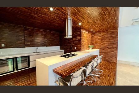 Apartamento à venda com 351m², 4 quartos e 5 vagas Apartamento à venda com 351m², 4 quartos e 5 vagasÁrea comum - Salão de festas