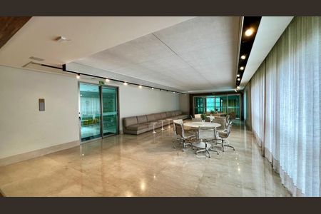 Apartamento à venda com 351m², 4 quartos e 5 vagas Apartamento à venda com 351m², 4 quartos e 5 vagasÁrea comum - Salão de festas