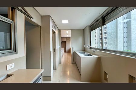 Apartamento à venda com 351m², 4 quartos e 5 vagas Apartamento à venda com 351m², 4 quartos e 5 vagasÁrea de Serviço
