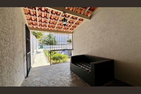varanda de casa à venda com 3 quartos, 161m² em Alto Barroca, Belo Horizonte