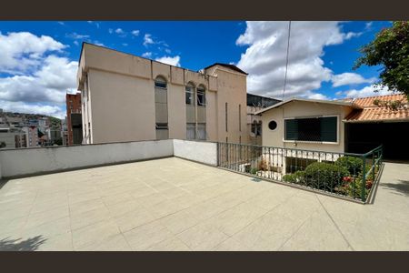 Casa à venda com 161m², 3 quartos e 2 vagasTerraço