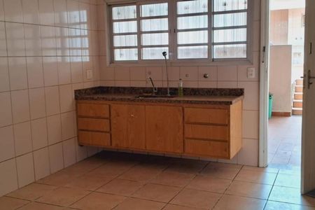 Casa à venda com 4 quartos, 150m² em Vila Carrão, São Paulo