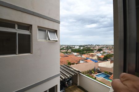 Apartamento à venda com 94m², 3 quartos e 1 vagaÁrea de Serviço - Vista