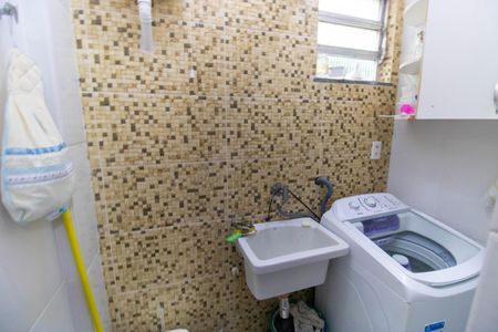 Apartamento à venda com 90m², 2 quartos e sem vaga Apartamento à venda com 90m², 2 quartos e sem vagaBanheiro de serviço