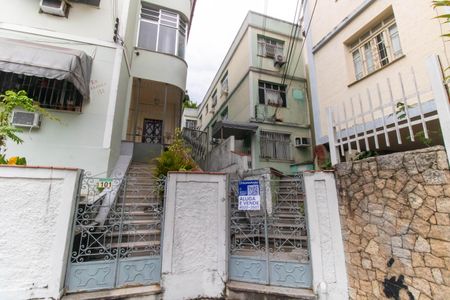 Apartamento à venda com 90m², 2 quartos e sem vaga Apartamento à venda com 90m², 2 quartos e sem vagaPlaquinha