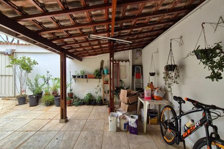 Casa à venda com 250m², 6 quartos e 3 vagasVista da sala