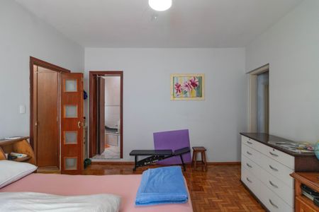 Casa à venda com 215m², 4 quartos e 2 vagasSuíte 3