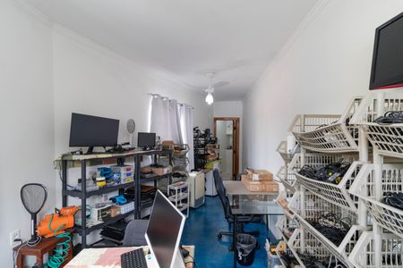 Casa à venda com 215m², 4 quartos e 2 vagasEscritório