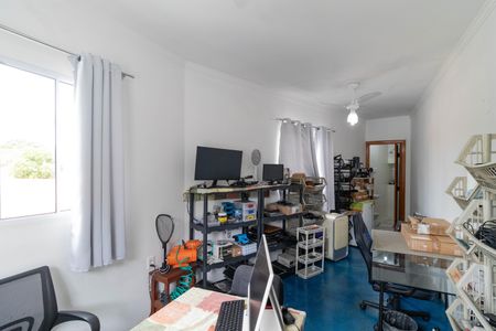 Casa à venda com 215m², 4 quartos e 2 vagasEscritório