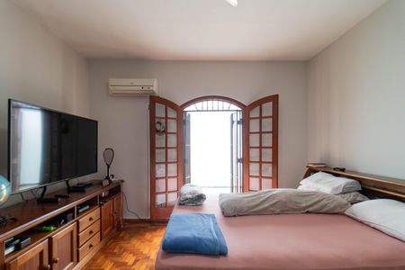Casa à venda com 215m², 4 quartos e 2 vagasSuíte 3