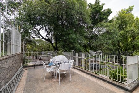 Casa à venda com 215m², 4 quartos e 2 vagasVaranda