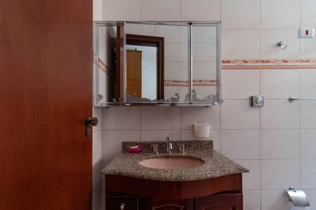 Casa à venda com 215m², 4 quartos e 2 vagasBanheiro da Suíte 2