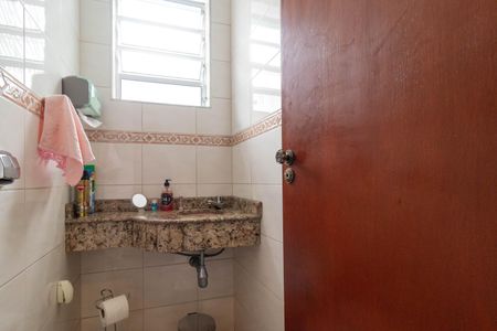 Casa à venda com 215m², 4 quartos e 2 vagasLavabo