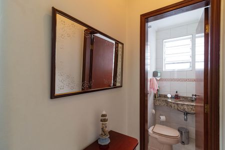 Casa à venda com 215m², 4 quartos e 2 vagasLavabo