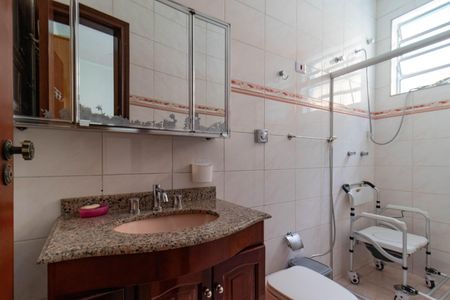 Casa à venda com 215m², 4 quartos e 2 vagasBanheiro da Suíte 2
