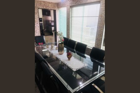 Casa à venda com 4 quartos, 440m² em Vila Carrão, São Paulo