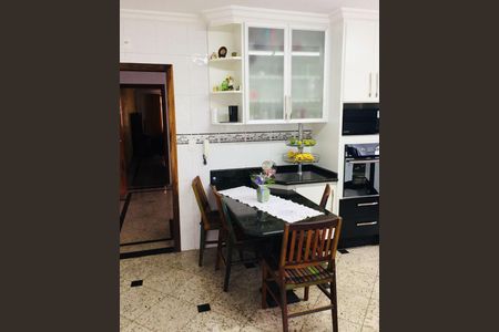 Casa à venda com 4 quartos, 440m² em Vila Carrão, São Paulo