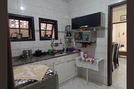 Casa à venda com 4 quartos, 220m² em Engenhoca, Niterói