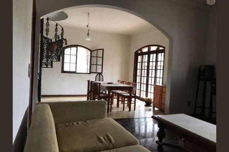 Casa à venda com 4 quartos, 398m² em Itaipu, Niterói