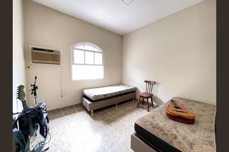 Casa à venda com 4 quartos, 360m² em Itaipu, Niterói